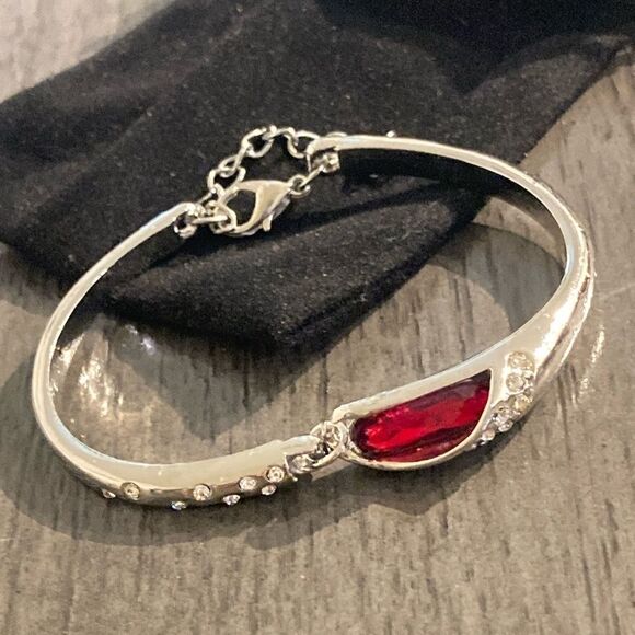 Silver Tone Red Stone Rhinestone Bracelet NWT Elegant - Picture 4 of 4